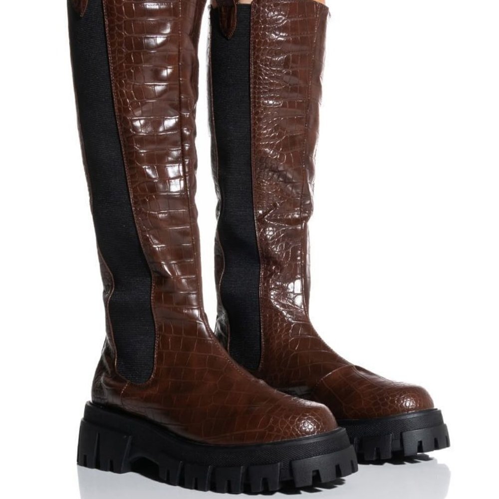 AZALEA WANG WE READY FLATFORM BOOT IN BROWN ( BRAND NEW !!!!! )
